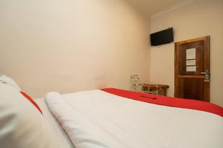 RedDoorz At Fella Homestay Medan - Medan - 4