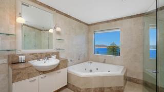 Unit 51 - 4 Bed Premier Ocean View - Terrigal - 2