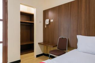 RedDoorz Plus near Ramayana Pematangsiantar - Pematangsiantar - 1