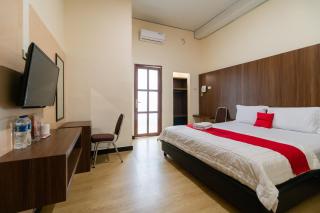 RedDoorz Plus near Ramayana Pematangsiantar - Pematangsiantar - 4