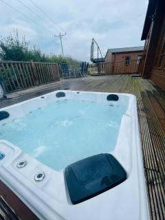 Hedgerow Lodge with Hot Tub - 9