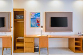 Alisa Hotel Tema - 8