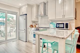 Lovely Beach Bungalow - 8