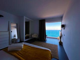 At the ocean’s edge - Callao Salvaje - 2