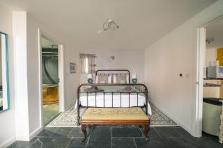 St Davids Hideaway with Roll-top Bath & Log Burner - St. Davids - 3
