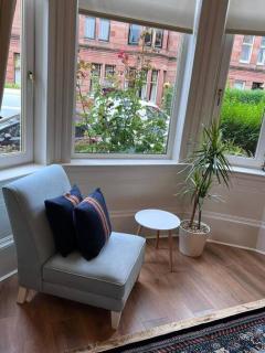 Victorian 3 BR main door flat, King size beds , large rooms - Glasgow - 3