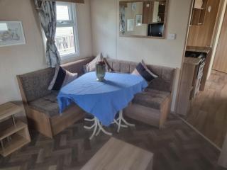 TP61 8 BERTH 3 BEDROOM CARAVAN GOLDEN PALM - Chapel St. Leonards - 2