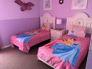 Windsor Hill Resort Home w Pool, 5 Min from Disney - Orlando - 3