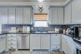 Beautiful Front Row Views - Tiki Bar - Playground - 1