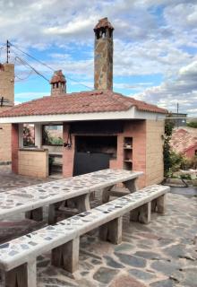 CASA TURÍSTICA Villa Carmen, CON CHIMENEA, AMPLIA ZONA DE JARDÍN, BARBACOA, PISCINA Y GARAJE - Arenzana de Abajo - 3