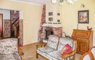 Nice Home In Pl-76-113 Postomino - 7