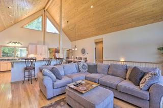 Ski and Bike Home with Deck and Hot Tub in Granby! - 2