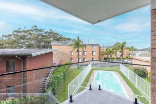 Thurlow Lodge 7, 6 Thurlow Avenue - styled unit with AirCon, WiFi, views and a pool - 0