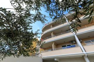 Family friendly apartments with a swimming pool Brela, Makarska - 19998 - Brela (Brella) - 8