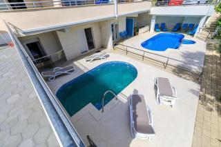 Family-friendly apartments with swimming pool Brela, Makarska - 19998 - 2