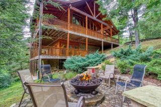 Mountain Jewel, Game Room , Fire Pit, Theater Area, WIFI, Pool access!!! - 0