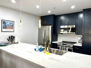 Modern Hamilton Cove Villa w/golf cart - 5