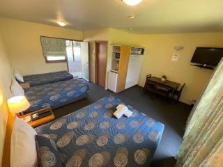 Mountain Creek Motel Bar & Restaurant - Mount Beauty - 3
