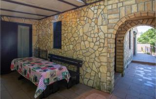 Pet Friendly Apartment In Njivice - Njivice - 1