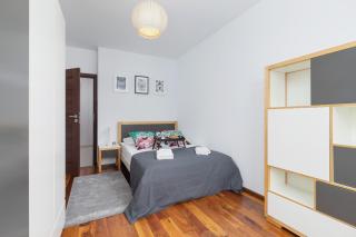 Kraków Błonia Apartment with Balcony by Noclegi Renters - 4