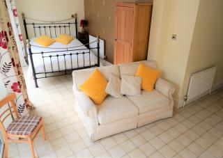 Colchester Sunny Apartment with Pool and EV Car Point - 6