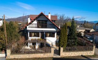 Luxury Traditional Villa - 8