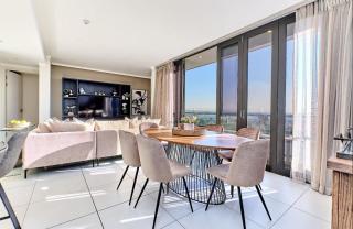 Modern Luxury furnished apartments in Sandton - Two bed Executive, Two bed Deluxe and Three Bed Executive with Balconies - Johannesburg - 6