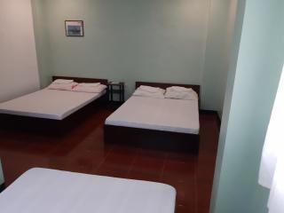 Angel and Marie's Basic ACroom for 3-6 pax 3rdfloor - 0