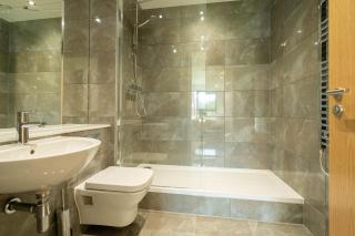 Cube/Mailbox/Luxury New Build- 2 Bed Apartment - 4