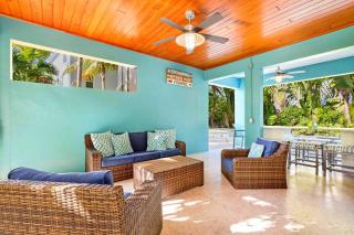 Precious Memories 753 Jacaranda Rd - Anna Maria - 4