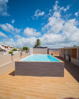 Evasion en plein cœur de la ville T3 Jacuzzis Sauna et piscine au centre de Port-Louis - Port-Louis - 0