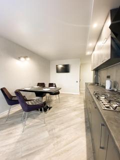 Стильні апартаменти в самому Центрі біля Корпусного саду - Мережа HELEN - Poltava - 1