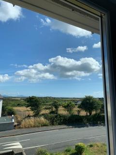 Two bedroom house with enclosed gardens and 2 car drive - 9