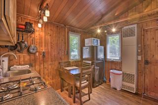 Steps to Beach! Dog-Friendly Suttons Bay Cottage - 2