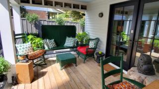 Dot's Landing Garden Room - 5