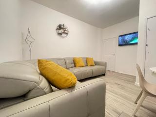 Coast View Professional Let - Whitley Bay - 0