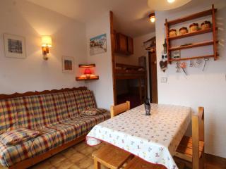 Studio pour 4 personnes avec balcon et équipements, au pied des pistes et à 550m du village - FR-1-572-157 - 9