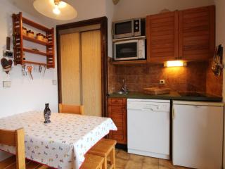 Studio pour 4 personnes avec balcon et équipements, au pied des pistes et à 550m du village - FR-1-572-157 - 6