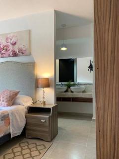 Hermoso apartamento piscina, céntrico, área libre. - 1
