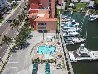 Gulf Coast Gold Private Condo - 2bed, 2bath, Sleep 6, Across Street from Beach, Balcony Views Of Sunsets, Beach & Gulf, Pool, Gym - St. Pete Beach - 9