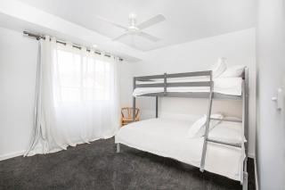 Bathers Pet Friendly 4 Mins Walk to Beach - 1