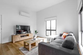 The House with the Orange Door, Inverloch - 8