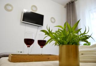 SUNSHINE - New & Quiet 1BR Apt, Business area, close to Airport, Highway A3, Subway - 2