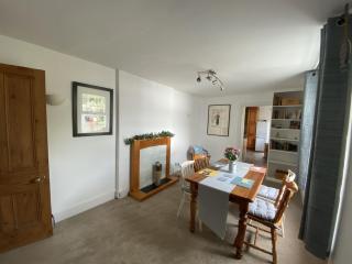 Frobisher Apartments - 6