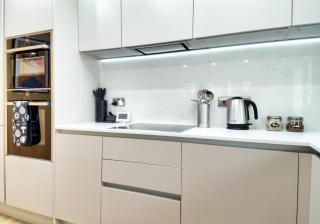 Green Mews 3 with Free Parking - By My Getaways - 7