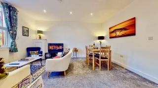 Funky 2 Bed (split level) Apartment in the Heart of Historic Rochester - Strood - 2