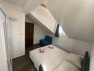 GUESTHOUSE RUZA SOBRA apartments in the attic of the house - Sobra - 5