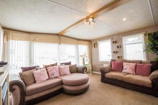 6 Berth Caravan For Hire At Seawick Holiday Park In Clacton-On-Sea Ref 27049Sw - 4