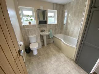 Cosy bungalow in countryside village near coast - Pembroke - 2