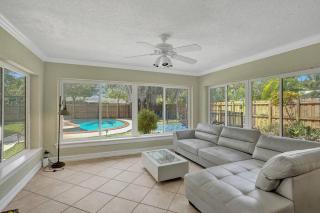 Tropical Oasis+heated Pool-4BR/KINGS/1mi to BEACH! - 8